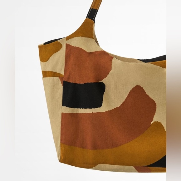NWT. Zara Camel Printed Rectangular Maxi Bag. - Picture 4 of 5
